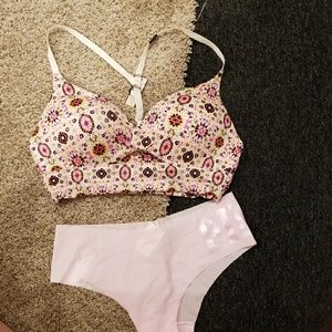 Victoria's secret uplift no wire bra set